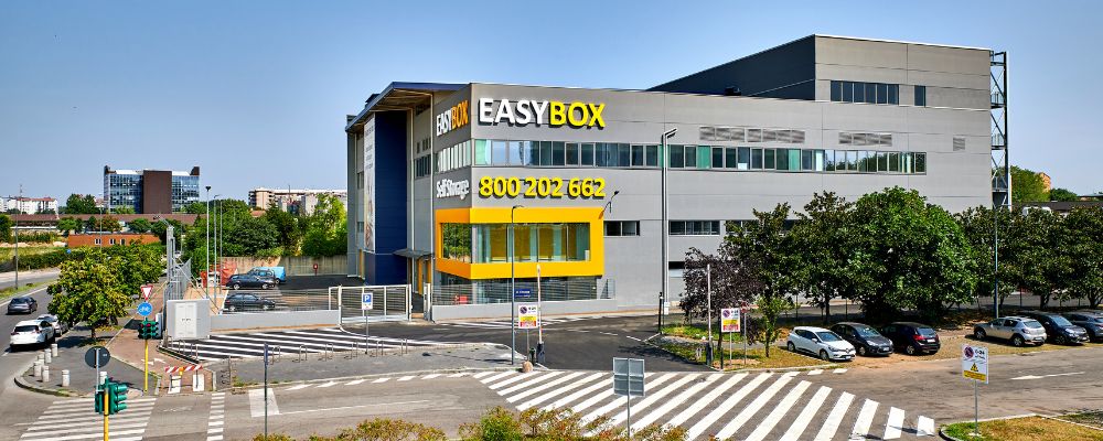 facciata di un centro EasyBox dall’esterno