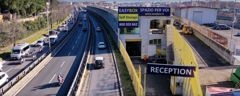 l’esterno di una sede EasyBox a Roma